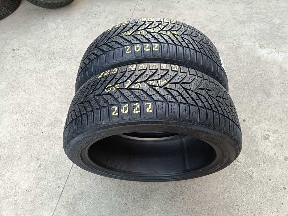 Doua anvelope iarna 225 45 19 Yokohama BluEarth Winter 7,8 mm 2022