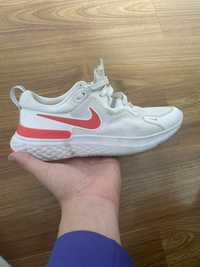 Adidasi dama Nike react