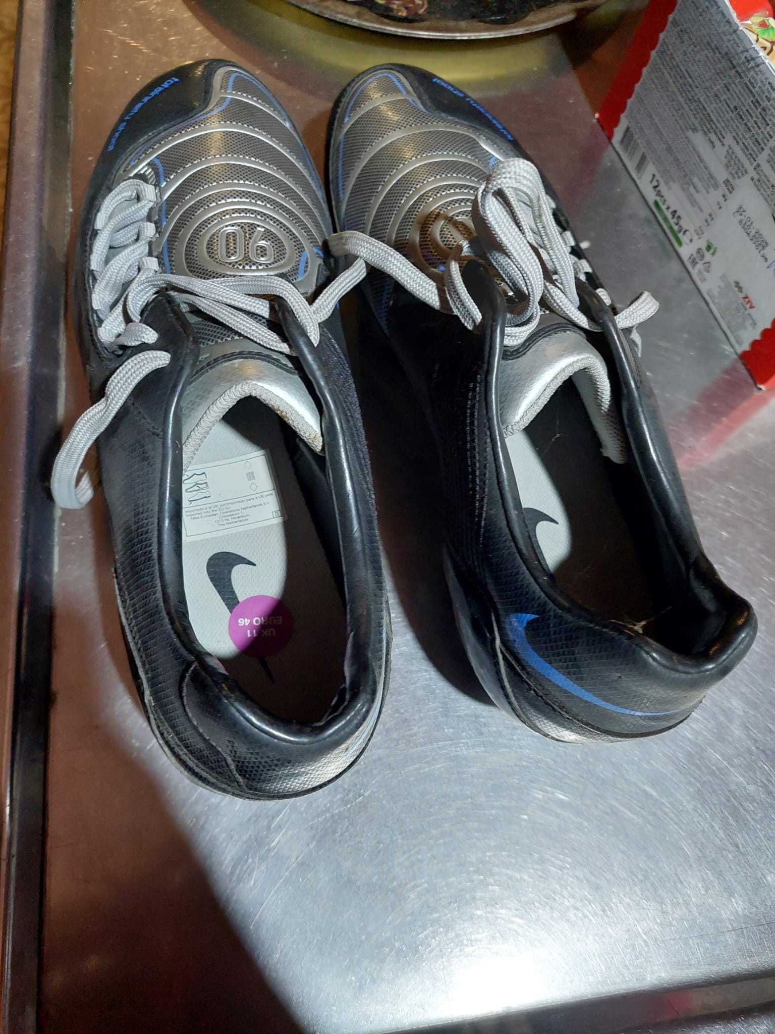 НОВИ Бутонки 45 номер  оригинални NIKE