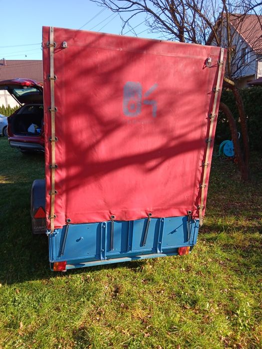 Vând remorca în stare bună  cauciucuri bune  preț 3500 lei