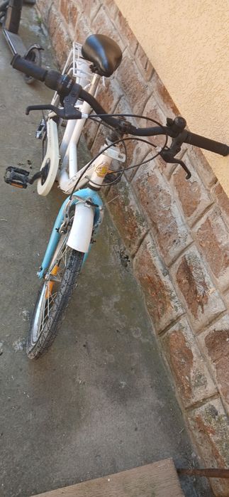 Vând bicicletă pentru fete
