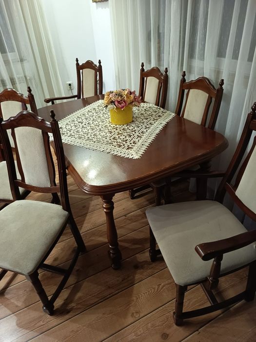 Masa extensibila cu 6 scaune lemn masiv