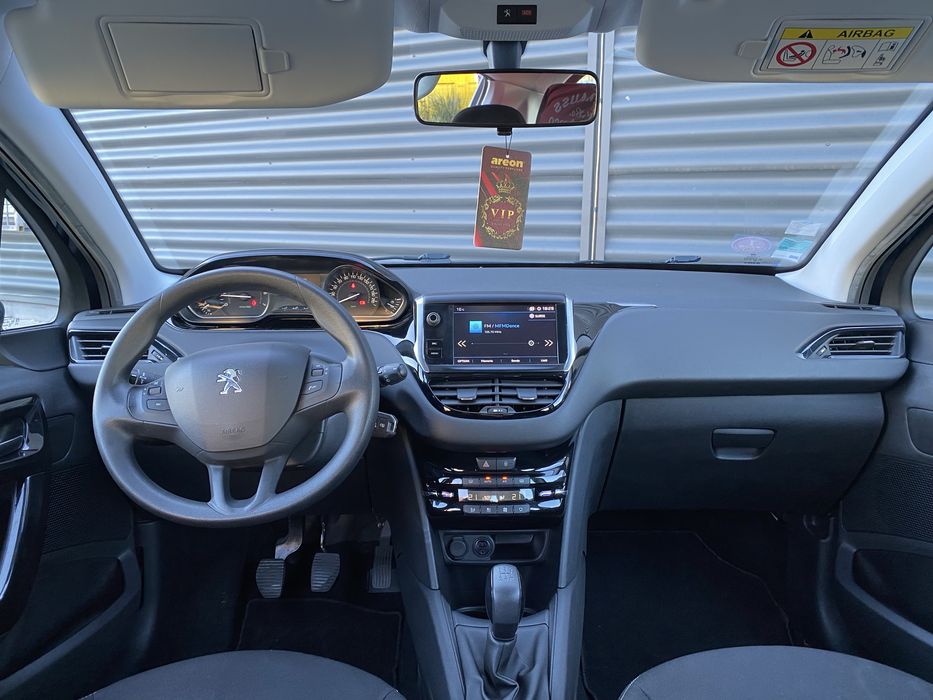 Peugeot 208 / 1.2 benzina / 82cp / Euro6 / led