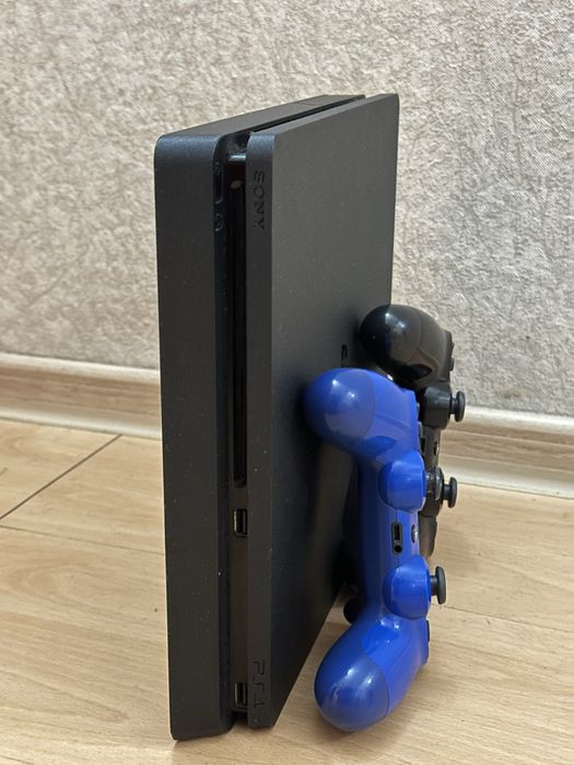 PlayStation 4 + 2 дойстика