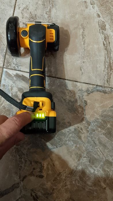 Mini Flex Dewalt cu baterie 6A