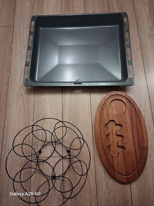 Тава на за фурна AEG,Дъска за рязане и фруктиера за 30 лв.всичо