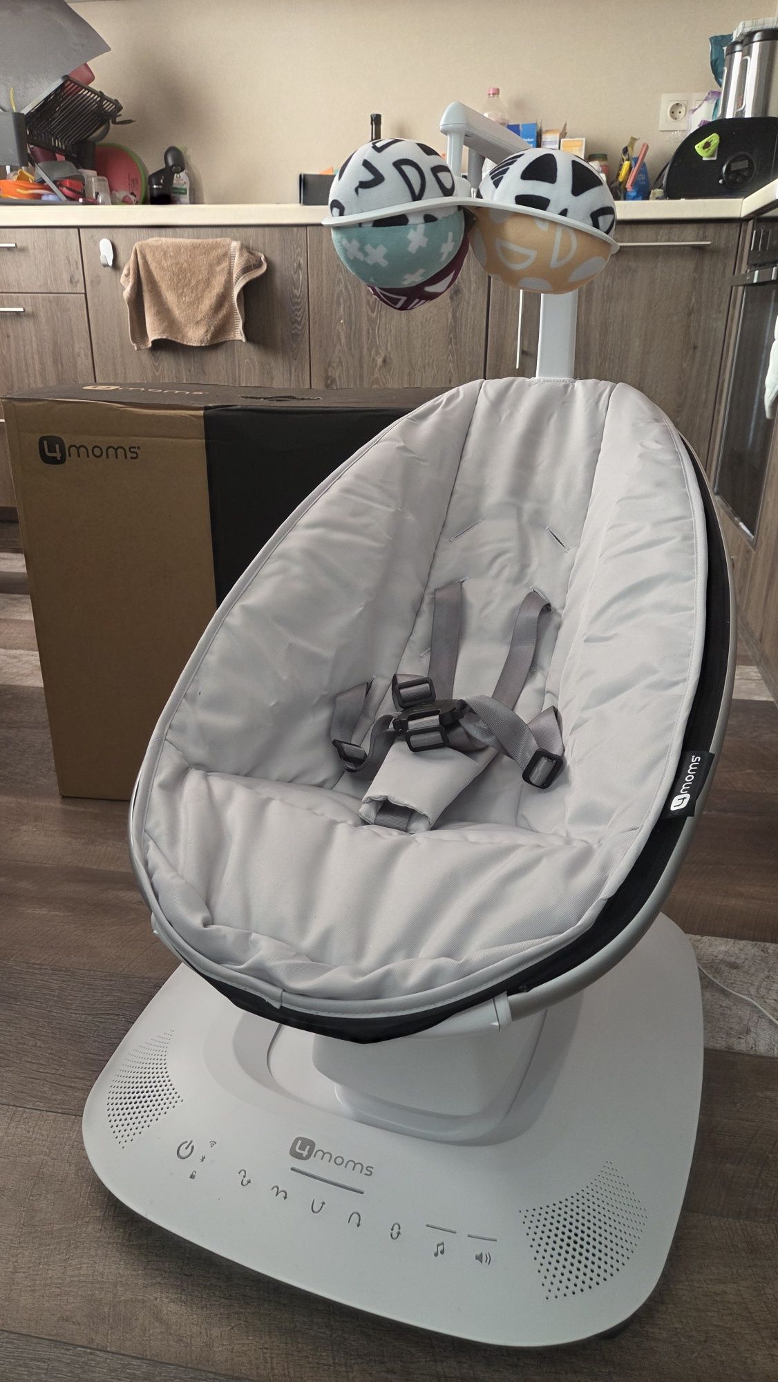 Електрическа бебешка люлка mamaRoo 5.0, сива