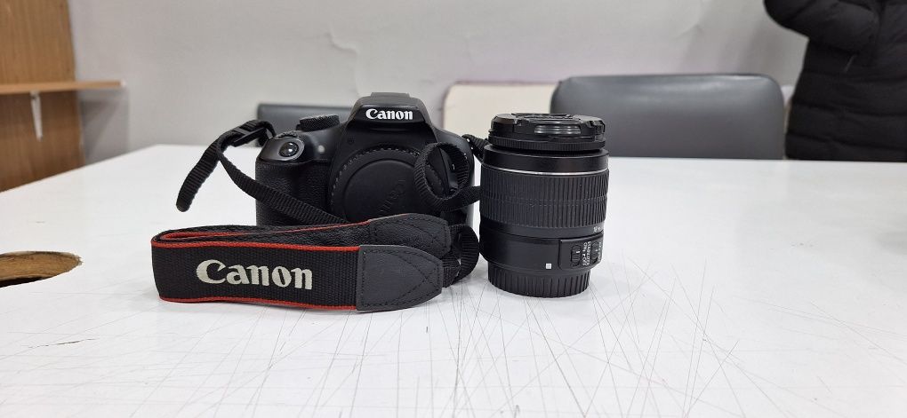 Canon 1300D sotiladi