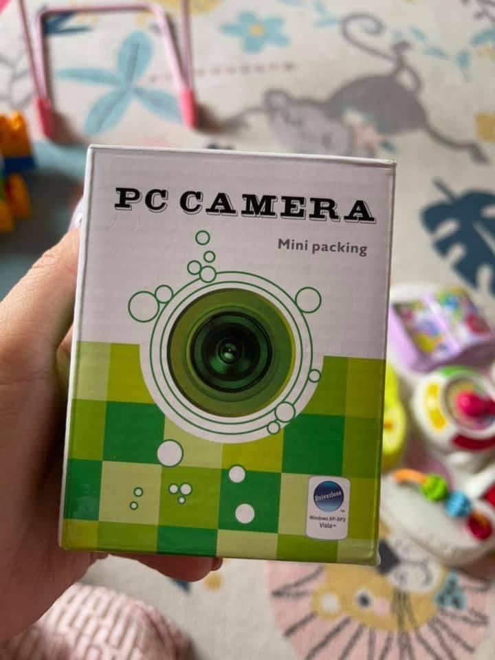 Camera web noua, in cutie