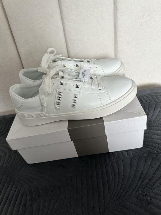 Кроссовки 42 размера,натуральная кожа ,в люкс качестве