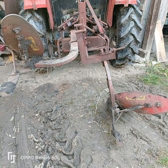 Vând plug o trupiță , 1 brazda  reversibil .