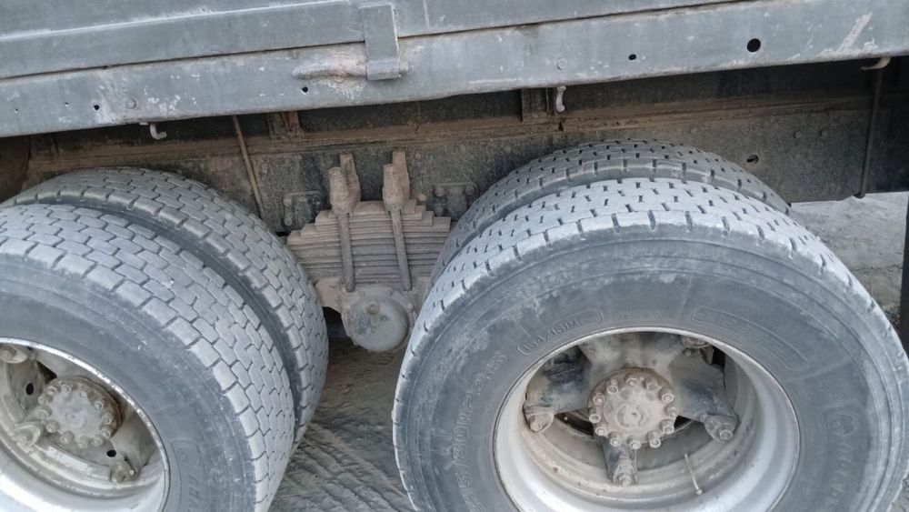 Шины с дисками 295/80/22.5 8штук есть