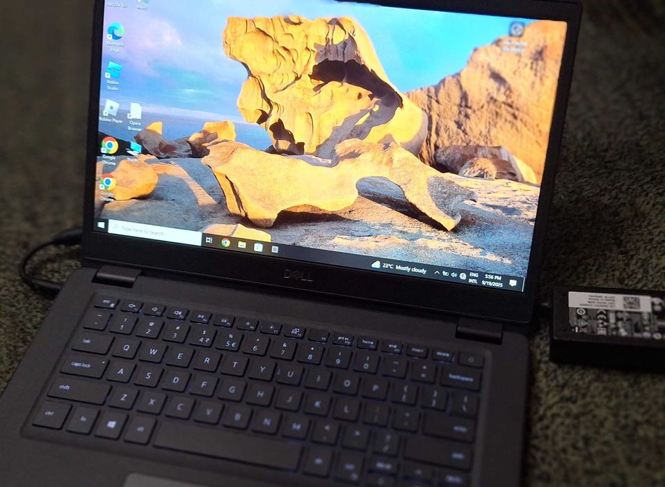 Laptop Dell neutilizat cu windows 10 pro instalat