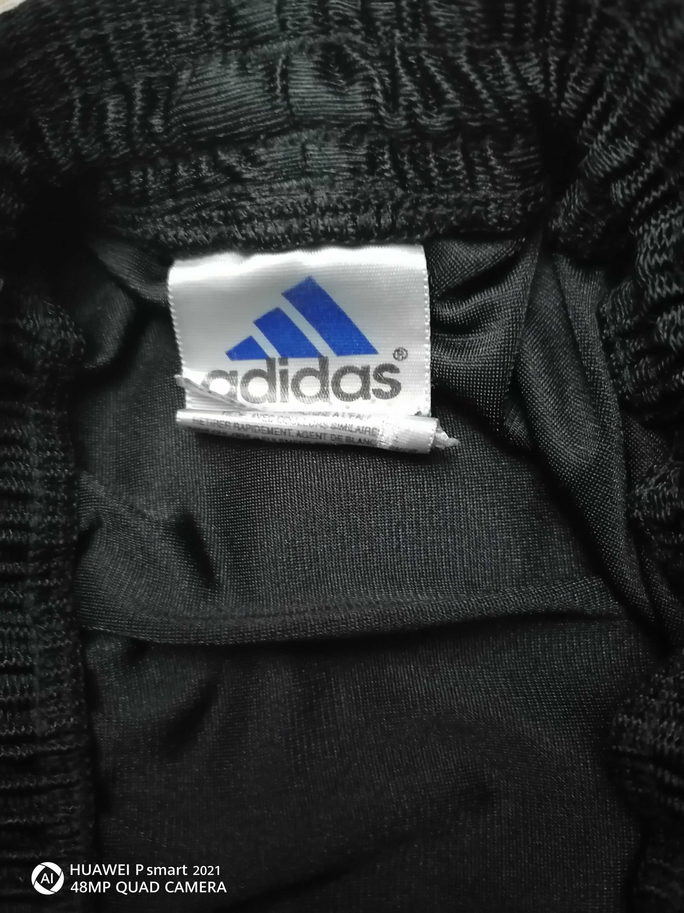 Оригинални мъжки    панталони (Adidas).