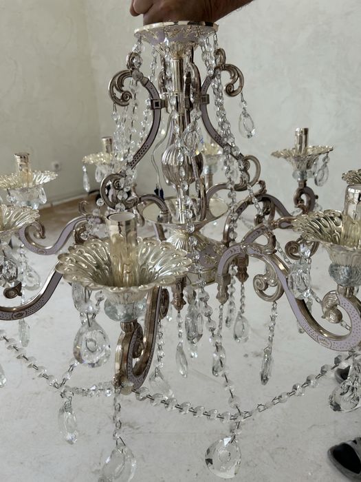 Продам люстру 8 рожковая