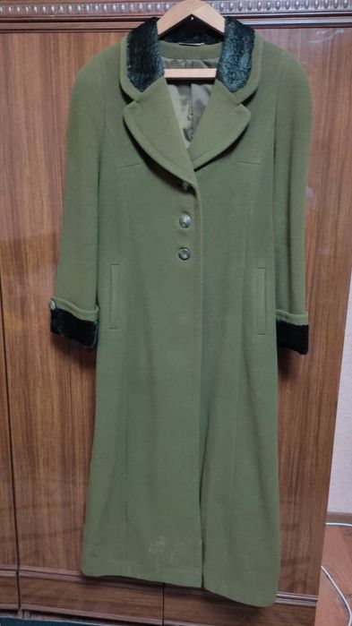 Продам пальто кашемир 48 РР, жилет кожа 48рр