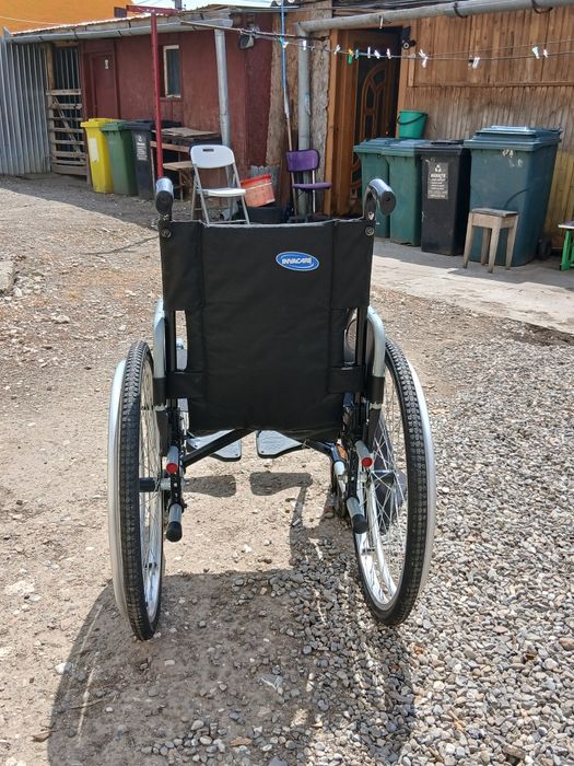 Vând cărucior persoane cu dizabilități