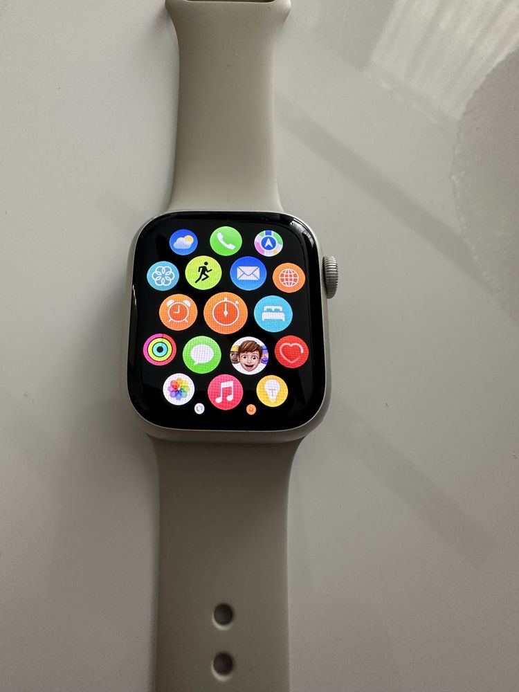 Apple Watch Series 7 – 41 mm Starlight (часовник apple 7 серия)