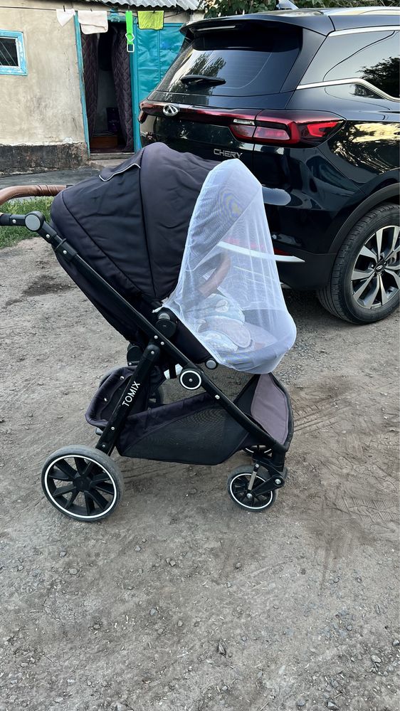 Продаем коляску Tomix