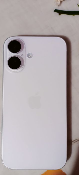 iPhone 16 128 Gb белый цвет