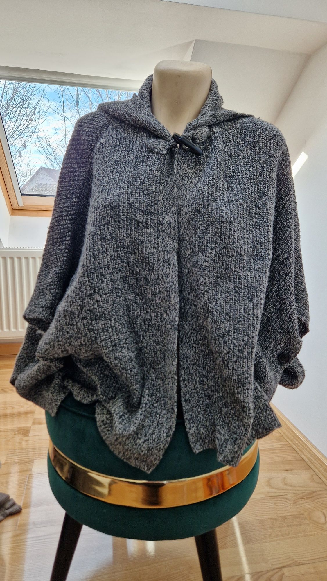 Cardigan Uniqlo din lana