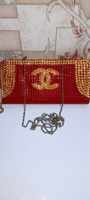 Продам красивый клатч новый!