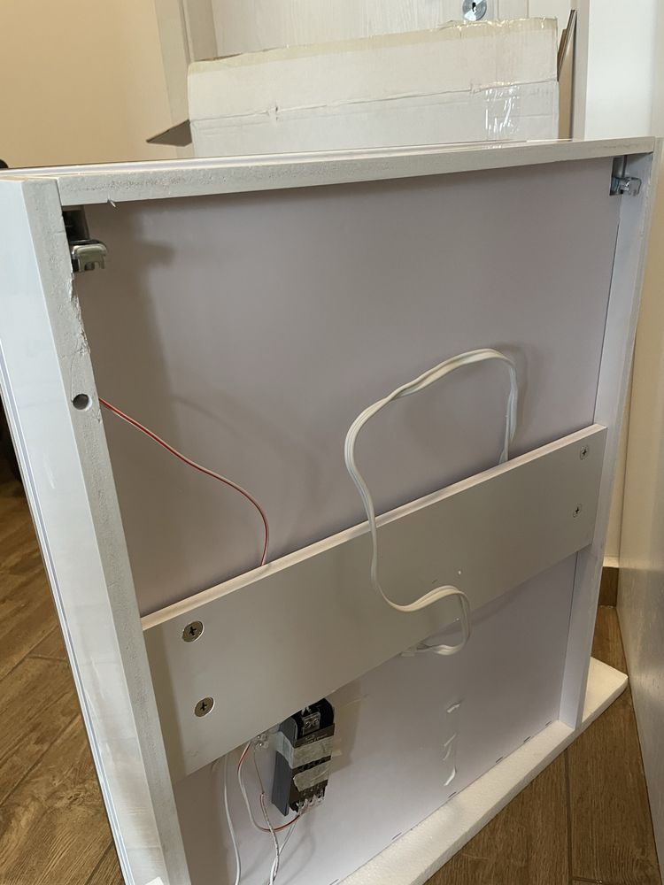PVC шкаф за баня с огледало и LED осветление Makena Хелиос