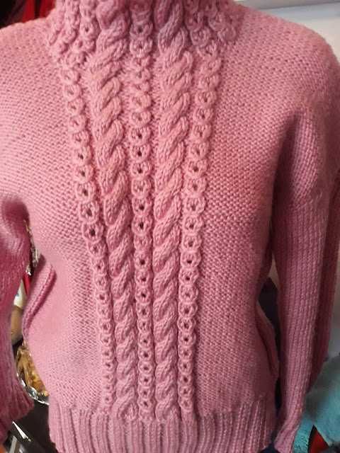 Bluze, pulovere tricotate manual