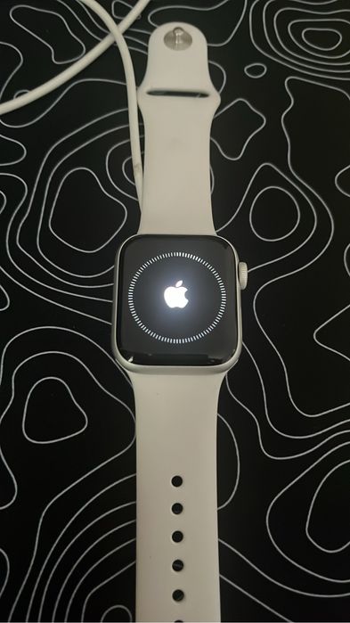 Продам часы Часы Apple watch 40 mm серебристые