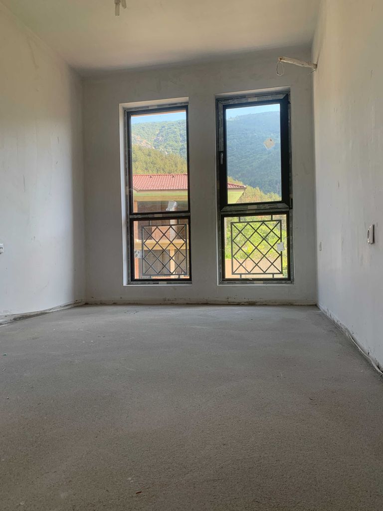 Продава се Четиристаен апартамент в Карлово - 119 кв.м за 1503 €/кв.м - Снимка #17
