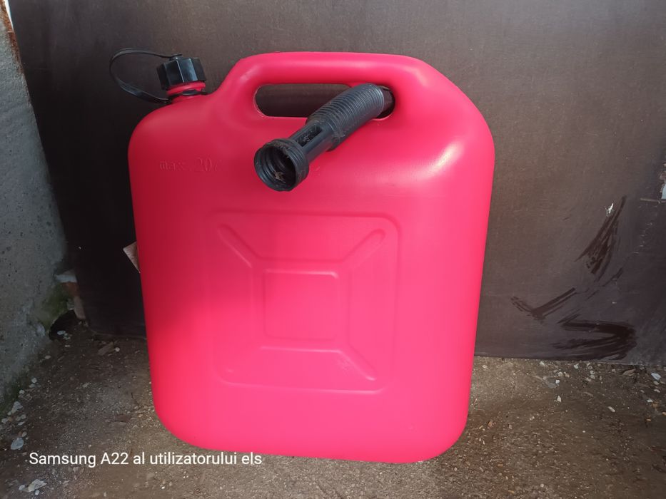 Bidon din plastic.