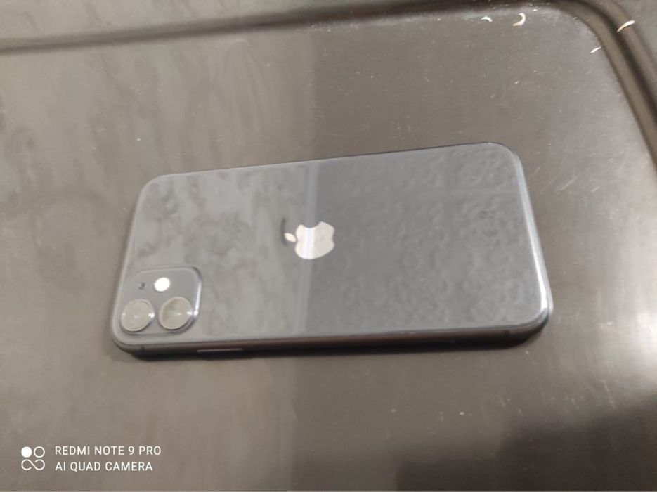 Продам айфон 11 8/128