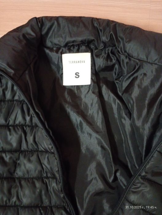 Дамско късо черно яке