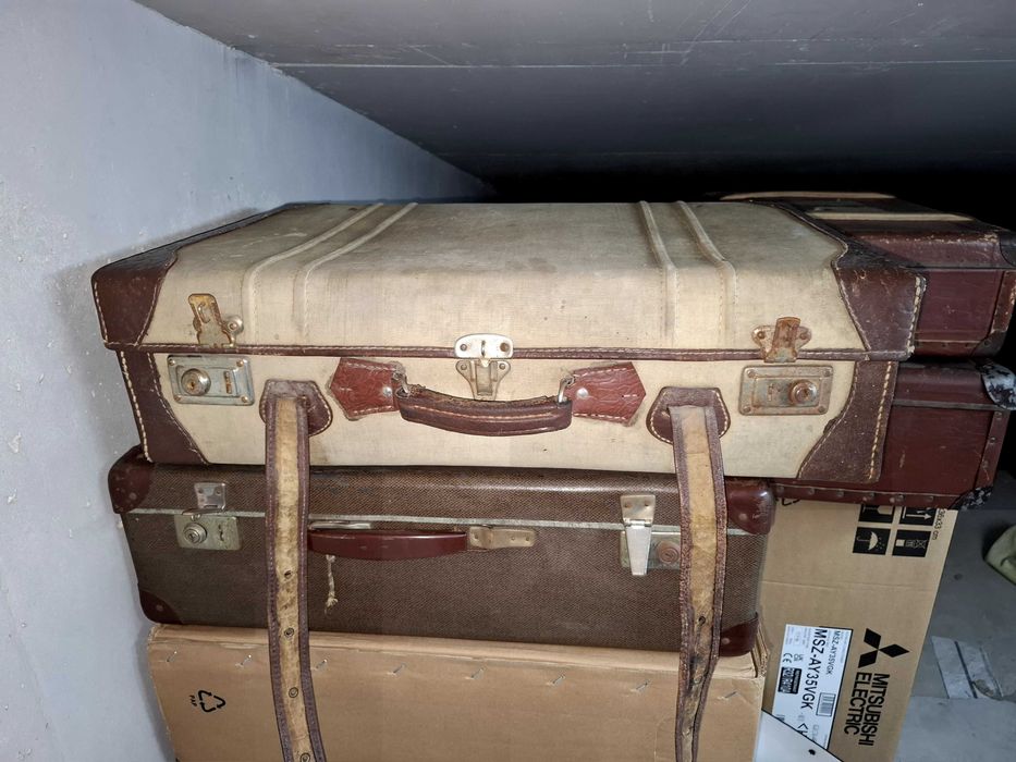 Много стари куфари