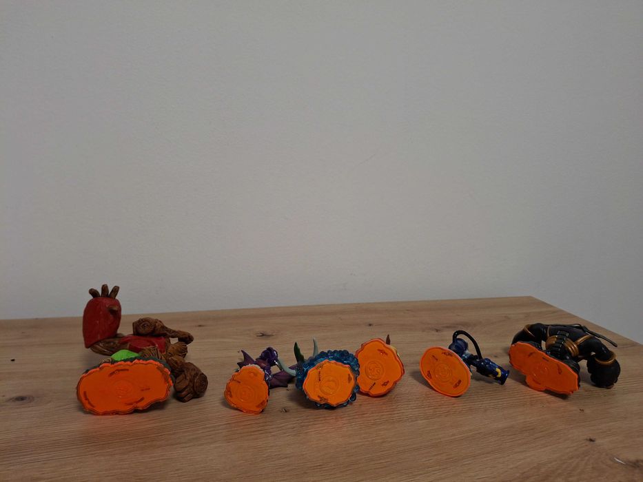Vand lot cu 6 figurine originale Skylander
