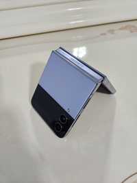 Samsung Galaxy Z Flip4 256 Gb 
Stare impecabilă, arată și funcțion