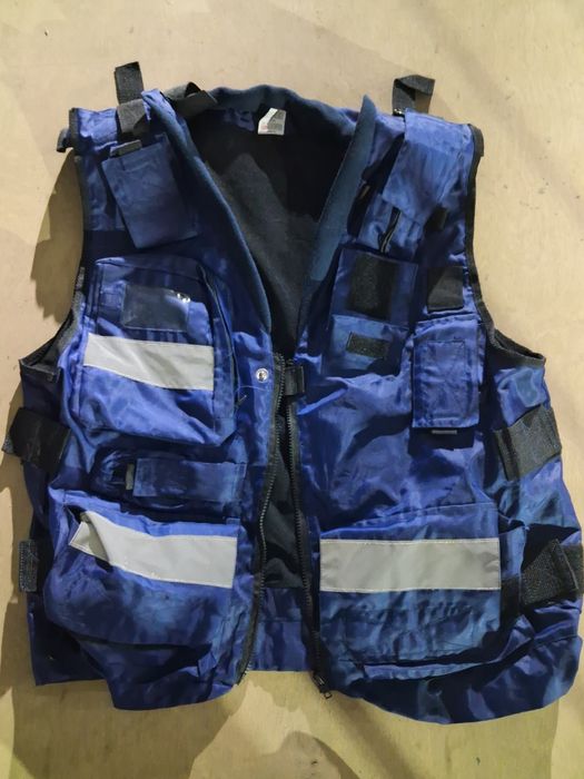 Продам жилет новый