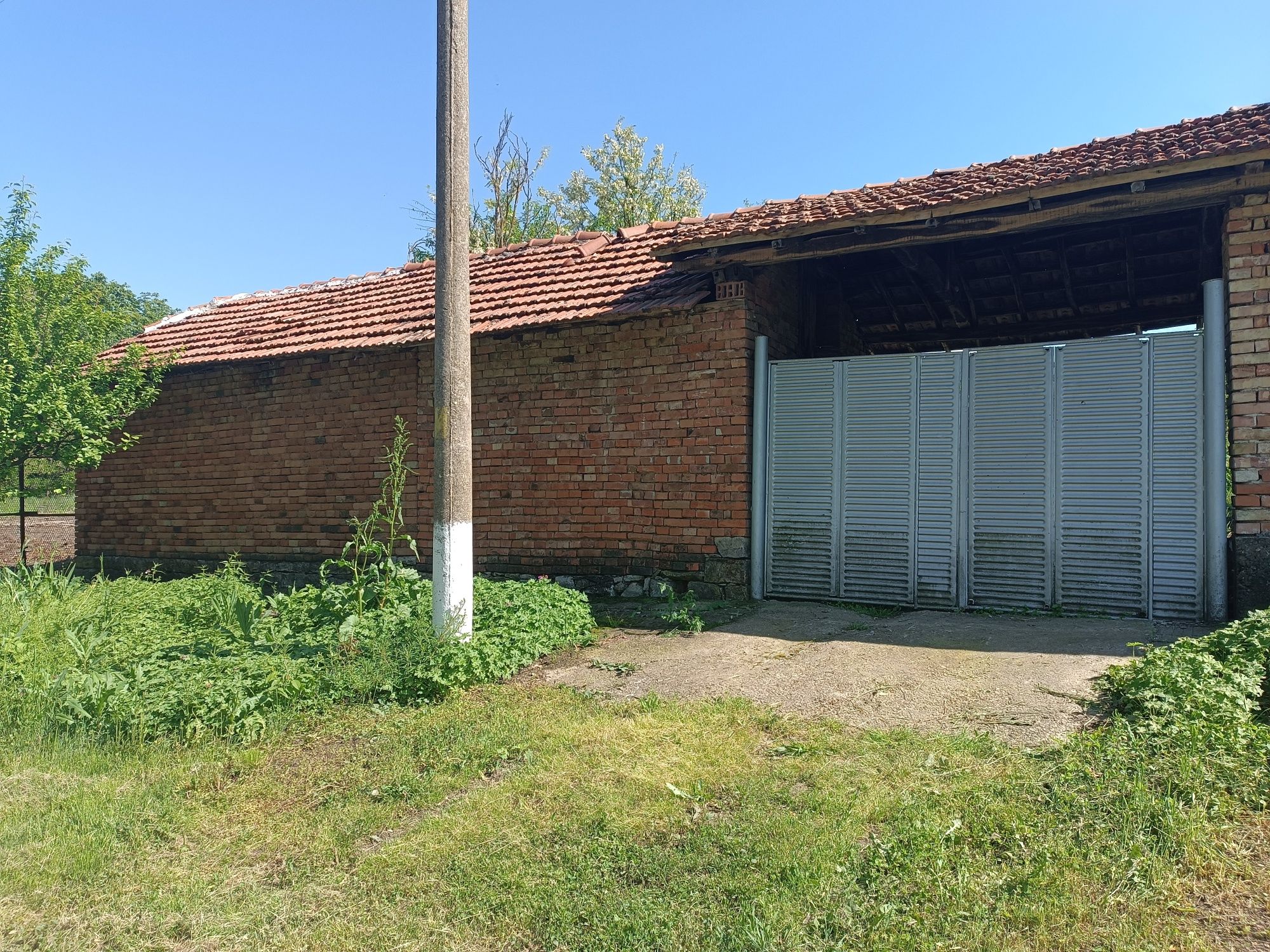 имот за продажба в село Борислав.  пордим
