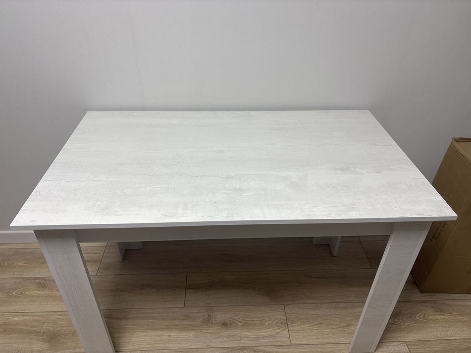 Продам кухонный стол ! В хорошем состоянии!