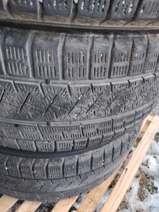 Продам зимние Шины  б/у