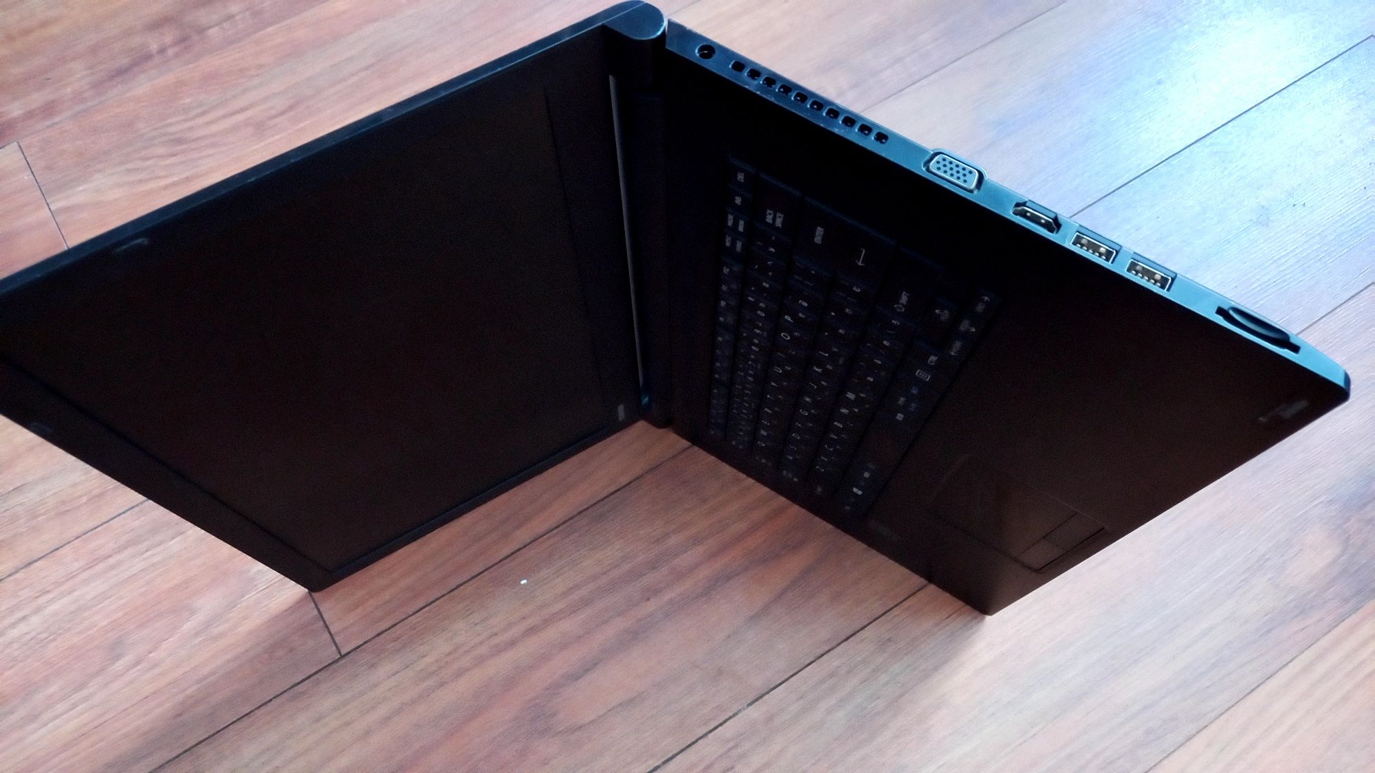 Laptop Toshiba coloare negru
