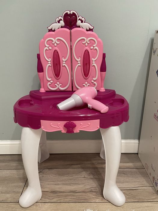 Детский туалетный столик