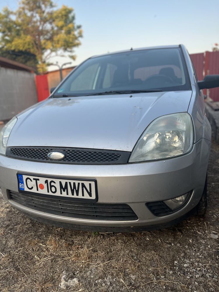 Vând Ford Fiesta