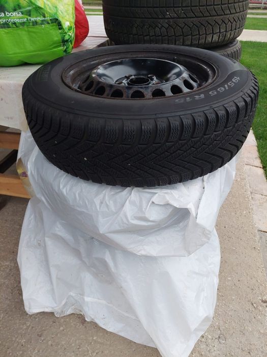 Set 4 x Roti Pirelli VW Golf 6 Iarna 195/65 R15 91T