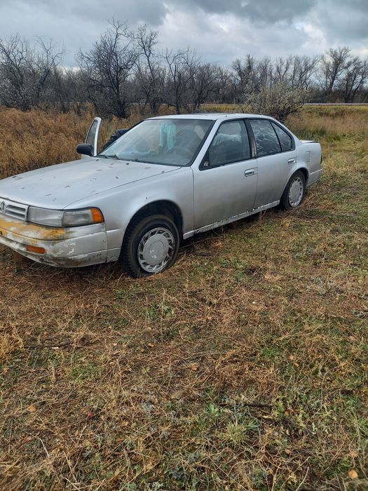 Продам Нисан Максиму 1989г двигатель 3.0 кпп механика .