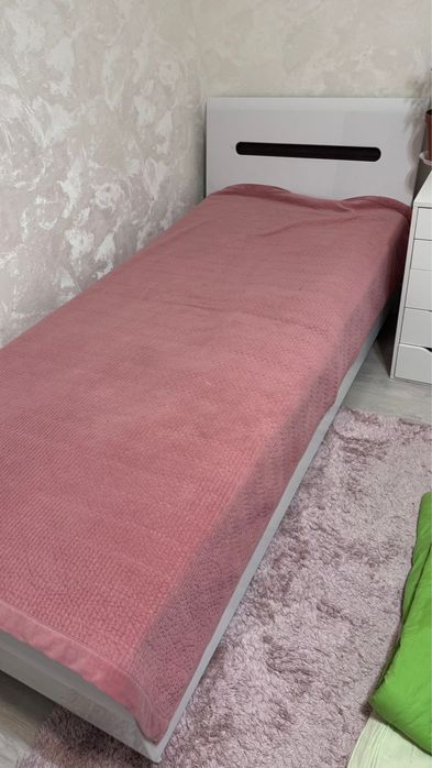 Кровать 200*90 имется матрац кол 2 шт