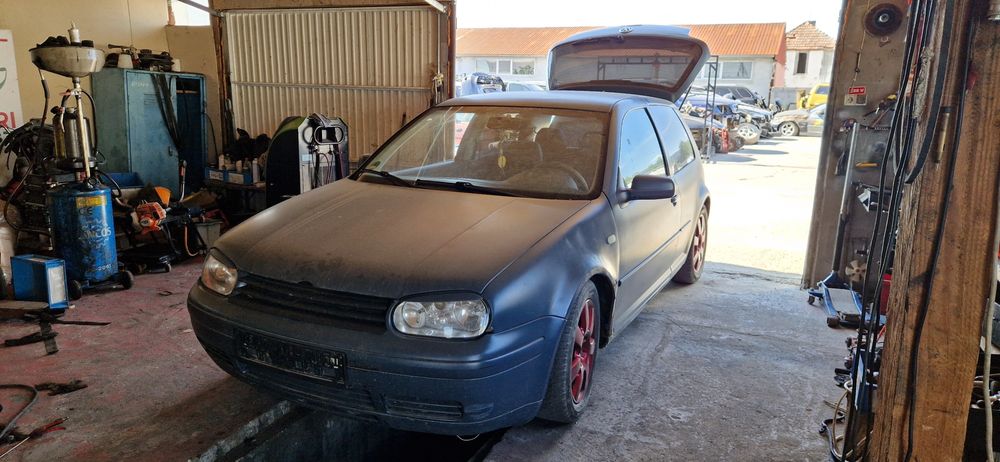 Faruri golf 4 cu pleoapa