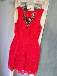 Червена рокля дантела
