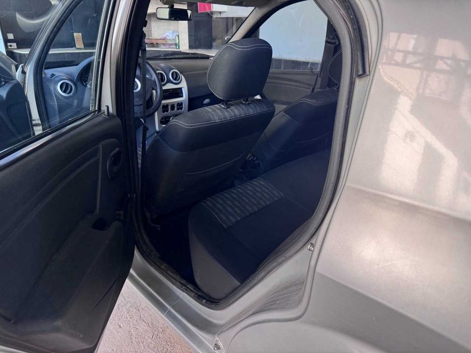 Renault Logan 1.6 mpi lacetti