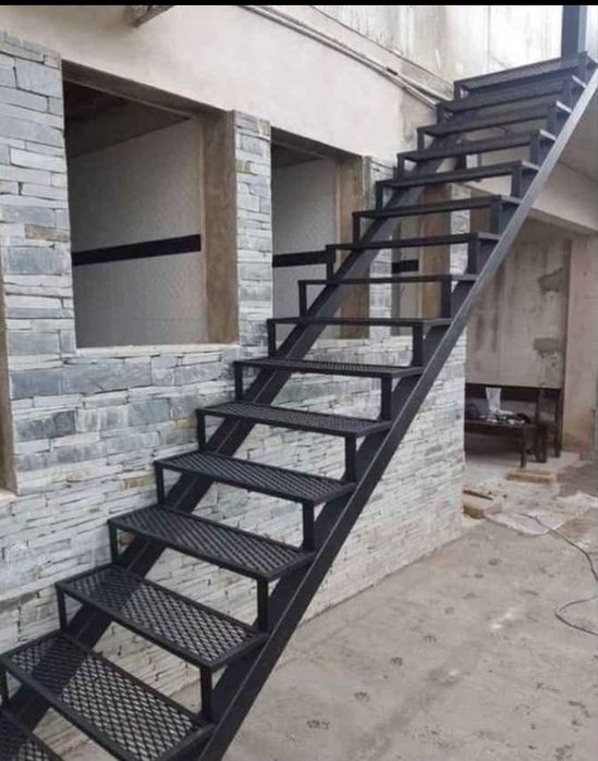 Facem scări de exterior ne deplasăm oriunde în țară